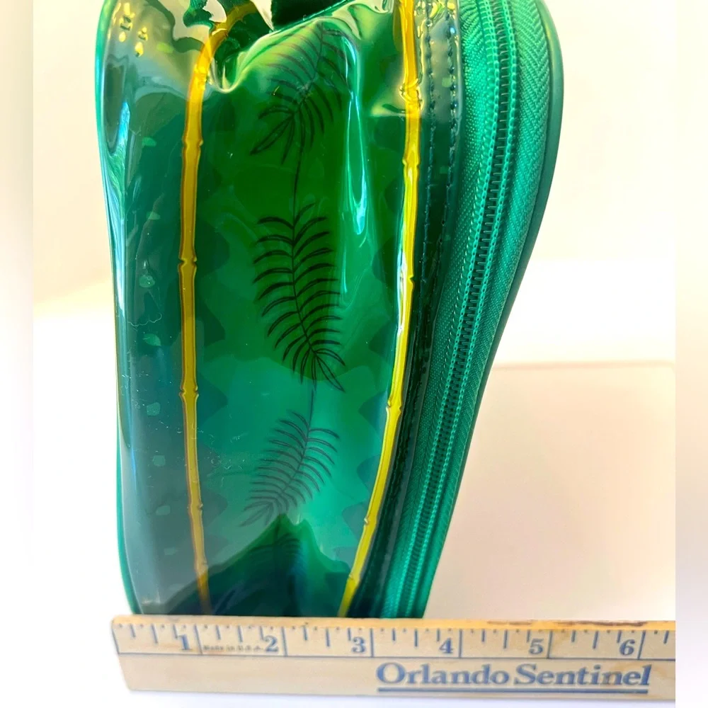 Walt Disney’s Vivid Green “Jungle Book” Soft Side Lunch Bag. New without Tags.